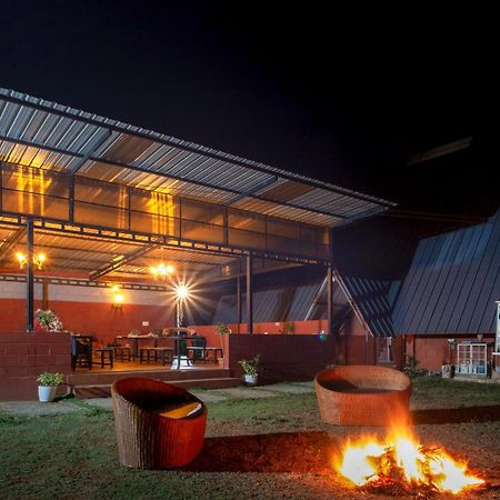 Stayvista At Golden Triangle Kabini With Bonfire, River View & Comp Beakfast Hampāpura 외부 사진